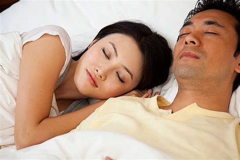 夫妻睡觉 八卦動態壁紙